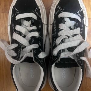 Converse  Cruise Black and White Sneakers